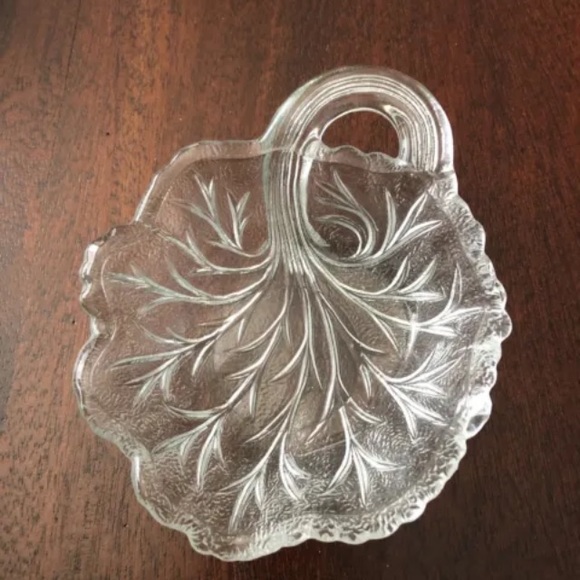 Vintage Indiana Glass Cabbage leaf Pebble Twiggy leaf candy dish sweet - Picture 1 of 6